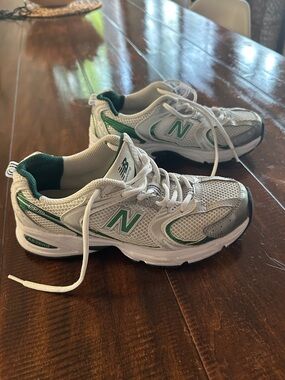 Unisex New Balance 530’s ~ White and Green Athletic Sneakers (ladies sz 7.5)